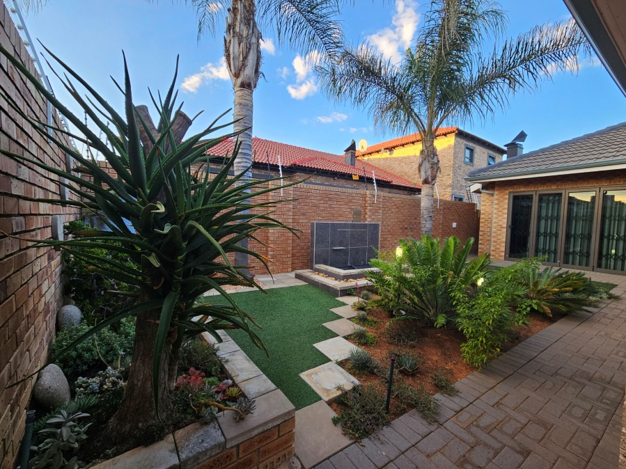 2 Bedroom Property for Sale in Flamwood North West